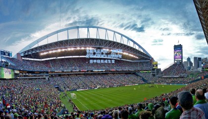 冬窗风云再起，狼堡锁定锋线强援与后防新星，德甲格局或生变